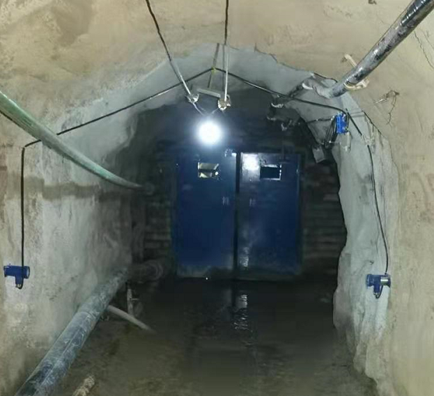 煤礦巷道用防逆風無壓平衡風門